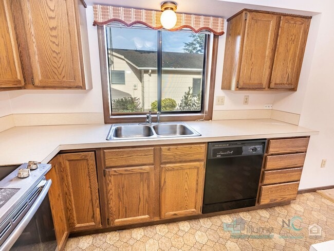 Building Photo - Charming 3-bedroom, 2-bath home in Seaside