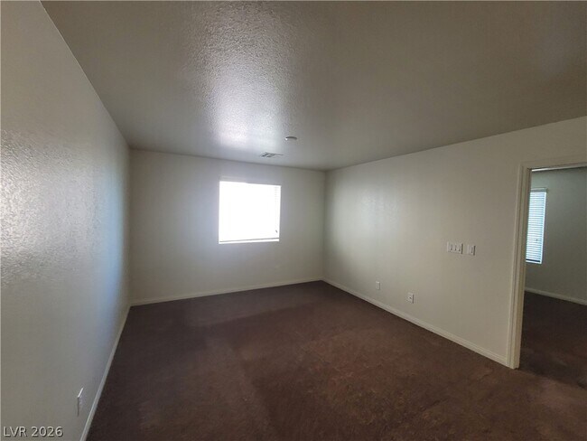 Building Photo - 2409 W Gilmore Ave