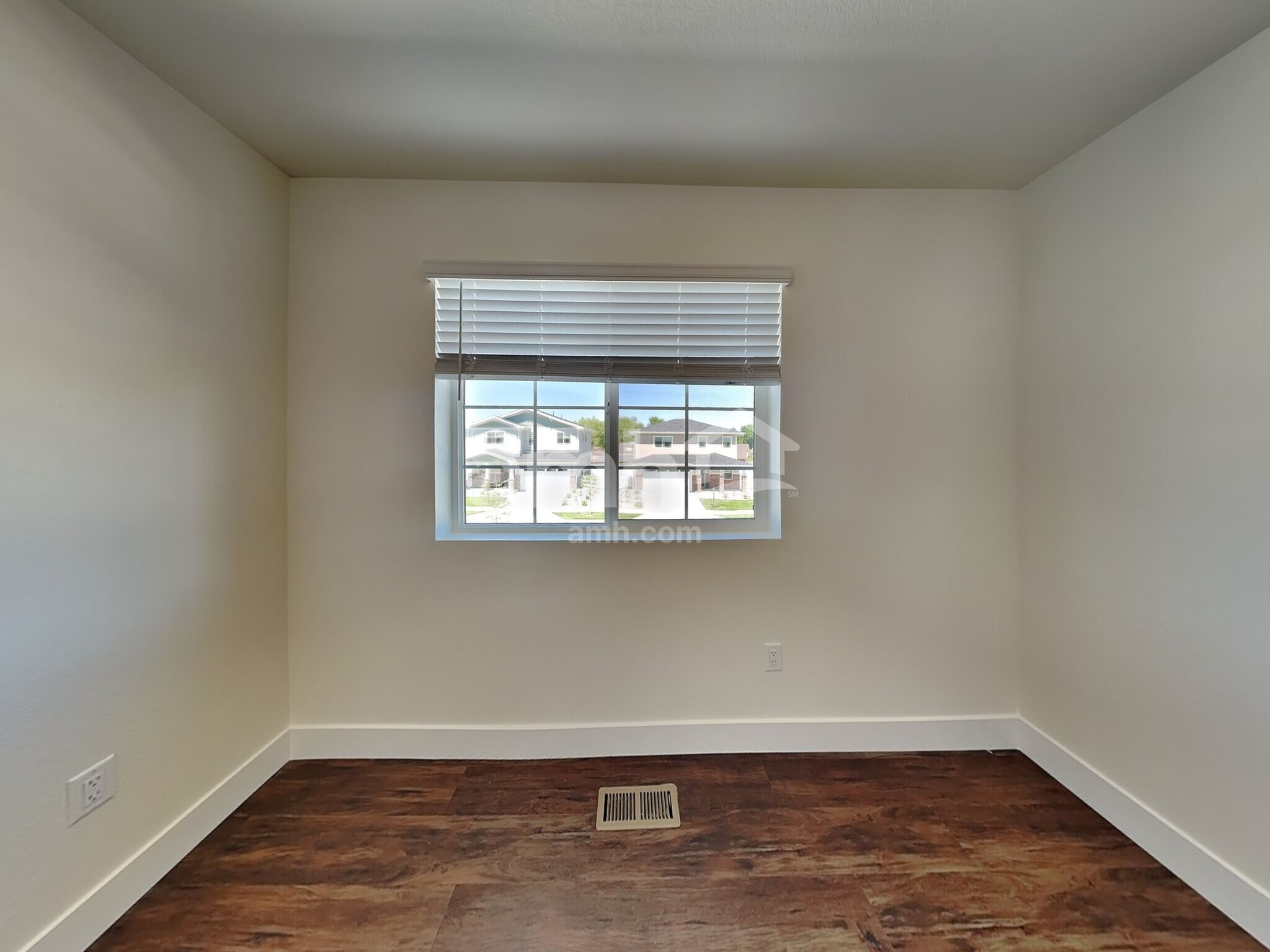 Building Photo - 823 S Oak St