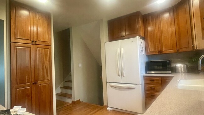 Building Photo - 2642 Bernice Ave