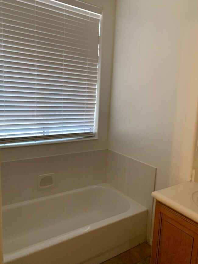 Building Photo - 3 bedroom, 2 bath with 2 car garage