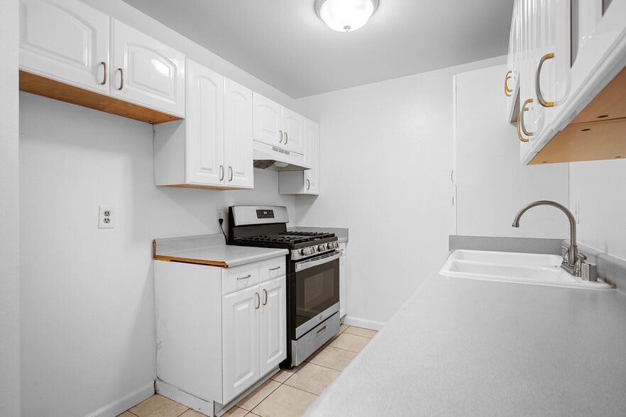 Building Photo - 409 Burchett St