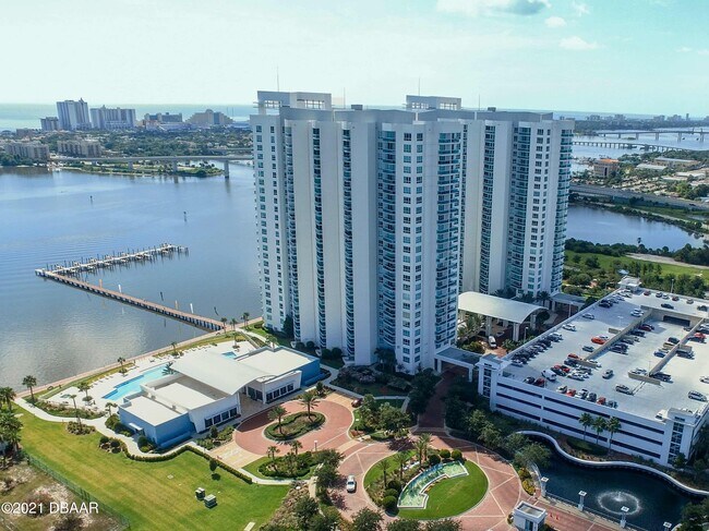 Building Photo - 231 Riverside Dr