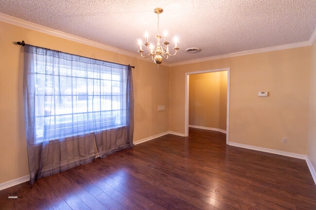 Building Photo - 1535 Primrose Dr