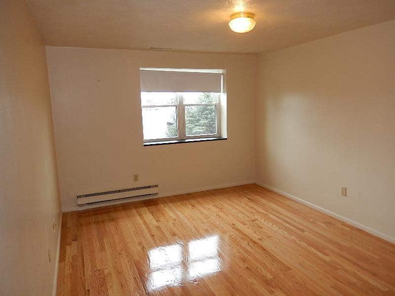 Building Photo - 423 Broadway