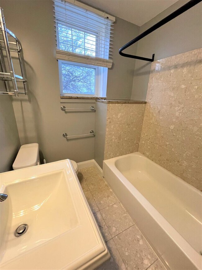 Building Photo - $1750 - Spacious & Updated 2B/2B Main Floo...