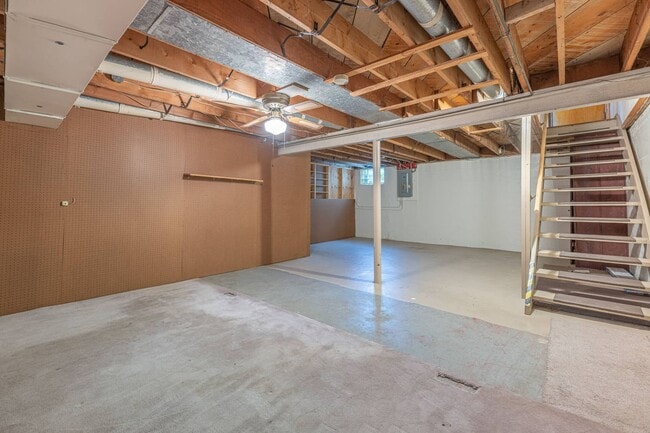 Building Photo - 1822 W Schantz Ave