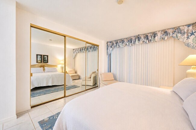 Building Photo - 9900 S Ocean Dr