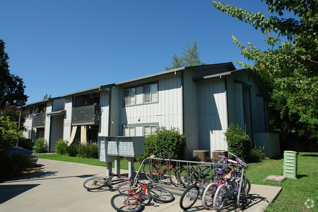 Building Photo - Chico Commons