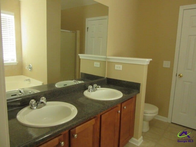 Building Photo - 302 Timberwind Dr
