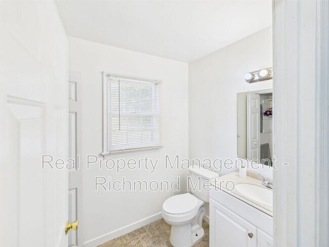 Building Photo - 10649 Genlou Rd