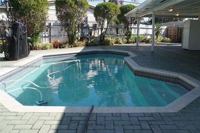 Building Photo - 4361 SW 49th Ct