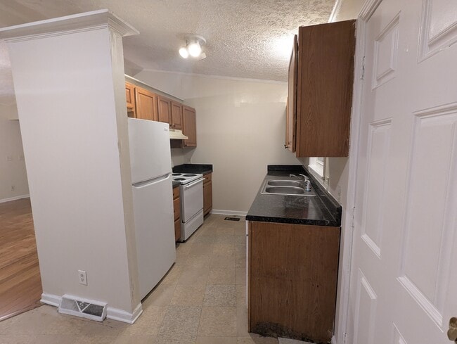 Building Photo - 1673 Audrey Pl NW