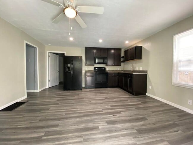 Building Photo - Daytona Beachside Charmer