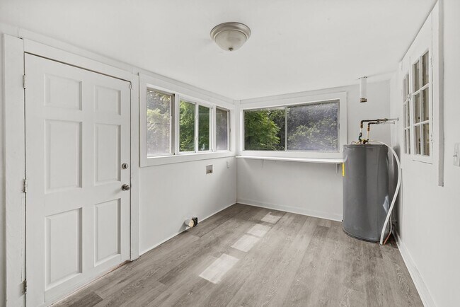 Building Photo - Charming 3 Bedroom, 2 Bathroom house