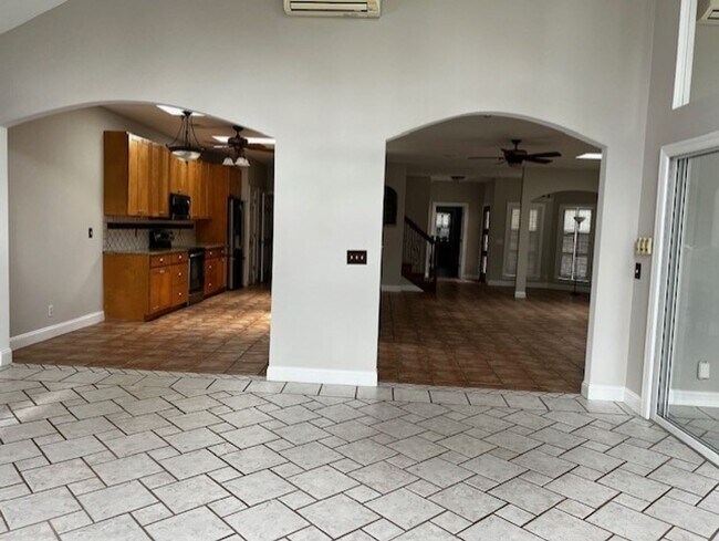 Building Photo - Bermuda Pointe