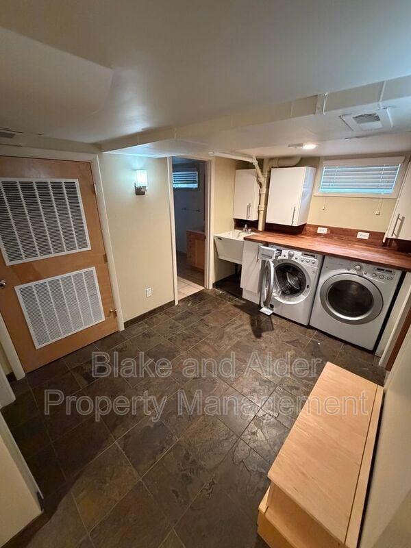 Building Photo - 5226 SE Clinton St