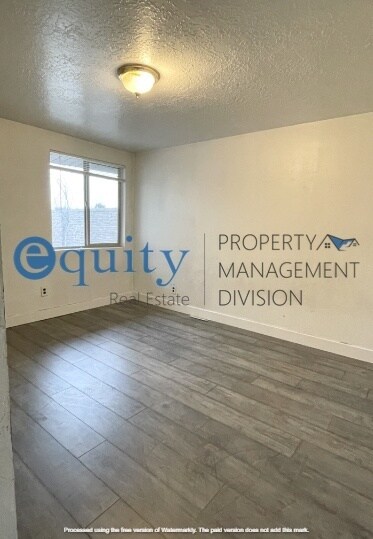 Building Photo - Spacious Taylorsville Home