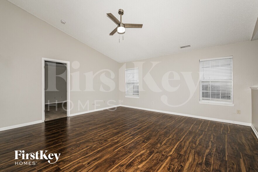 Building Photo - 9762 Trail Dr