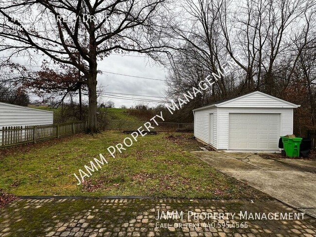 Building Photo - Lovely Single Family Home!