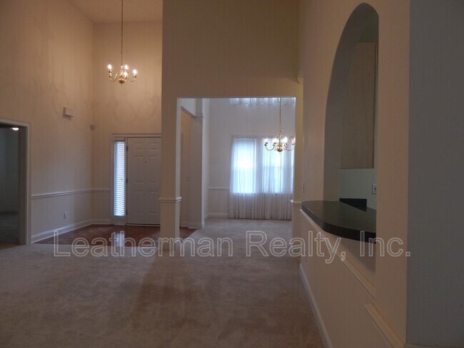 Building Photo - 2109 Elderberry Dr