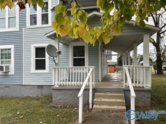 Primary Photo - 3415 Alpine St SW