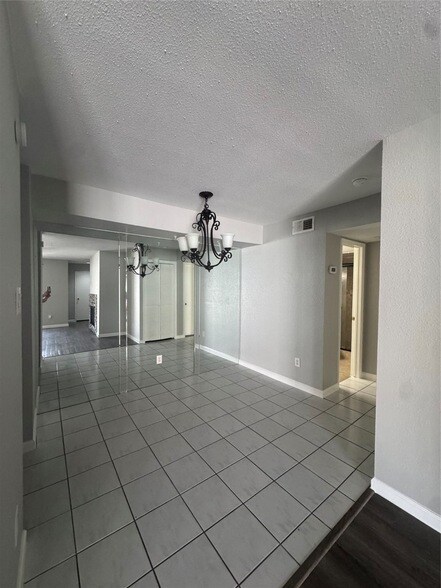 Building Photo - 9350 Country Creek St