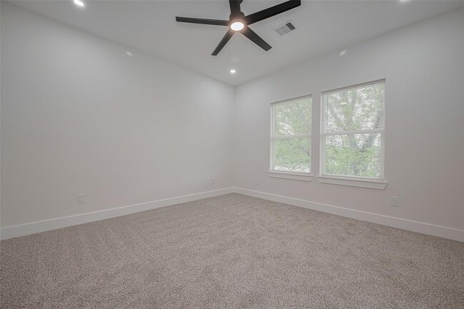Building Photo - 7546 Charlie St