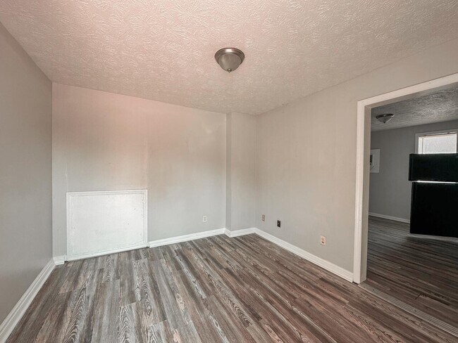 Building Photo - 1410 Cave Springs