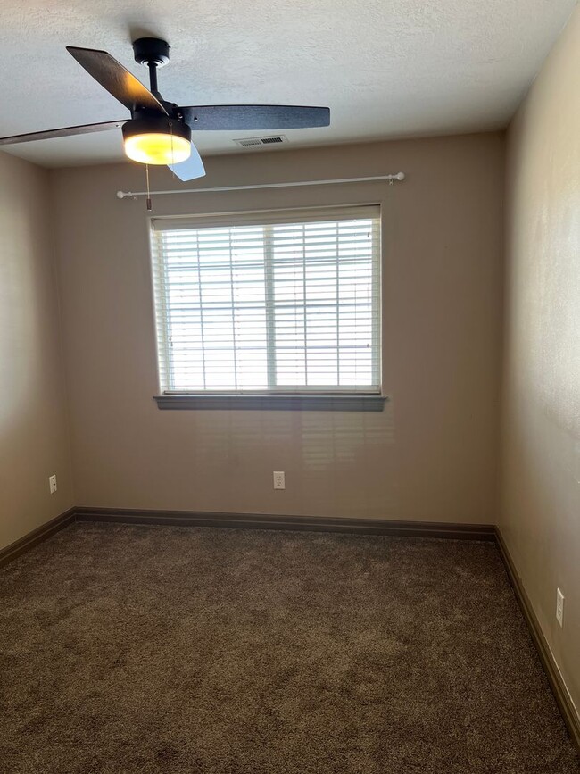 Building Photo - $500 OFF THE FIRST MONTHS RENT!! Cozy 3-Be...