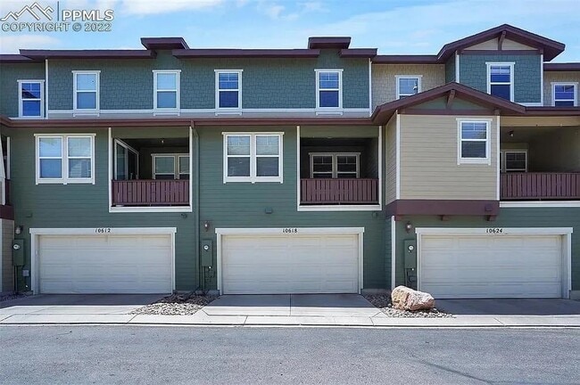 Building Photo - Beautiful 2 bedroom townhouse near Pine Creek!