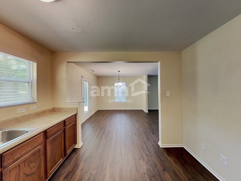 Building Photo - 227 Morning Dew Dr