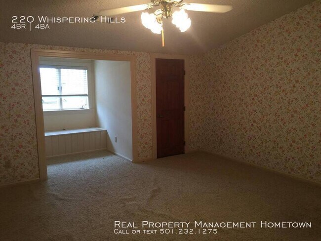 Building Photo - 220 Whispering Hill St