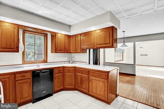 Building Photo - 20 Lehland Dr