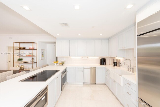 Building Photo - 201 Crandon Blvd