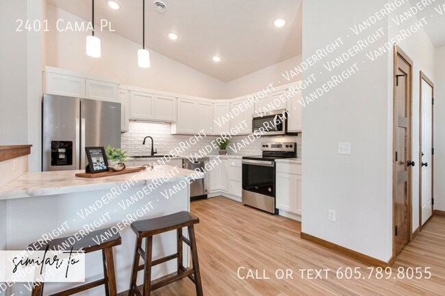 Building Photo - 2401 Cama Pl