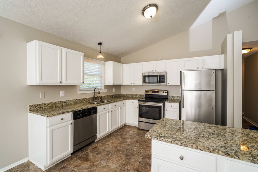 Building Photo - 5215 Oldshire Rd