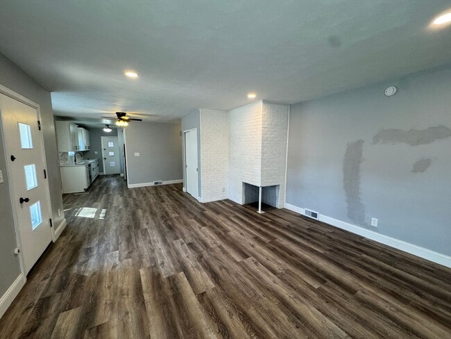 Building Photo - Large Moline Home with 3-Car Garage, Privacy, and Plenty of Space