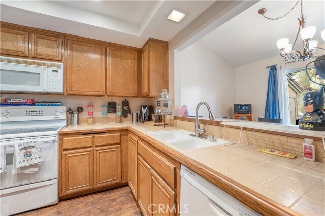 Building Photo - 1405 Pinon Pl