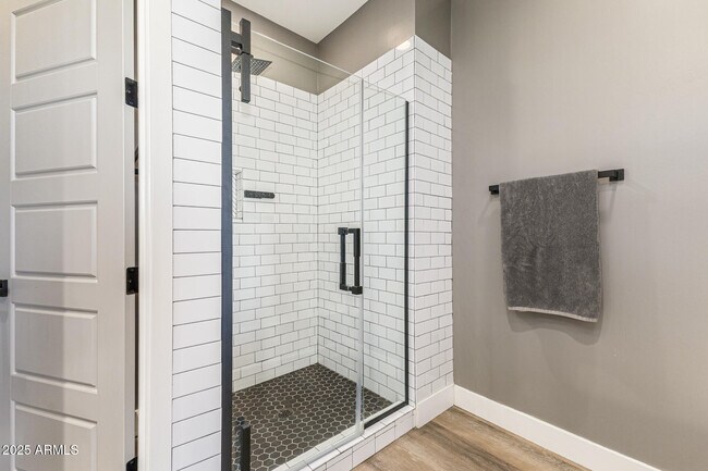 Building Photo - 2315 E Pinchot Ave