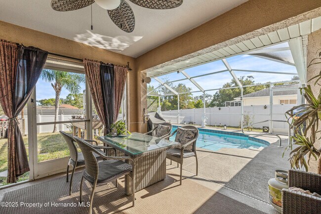 Building Photo - 4052 Montano Ave