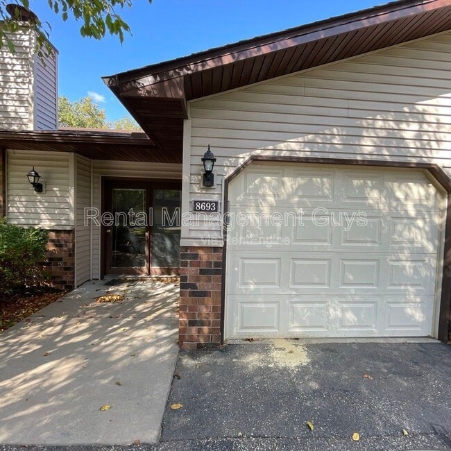 Building Photo - 8693 Maplebrook Pkwy N