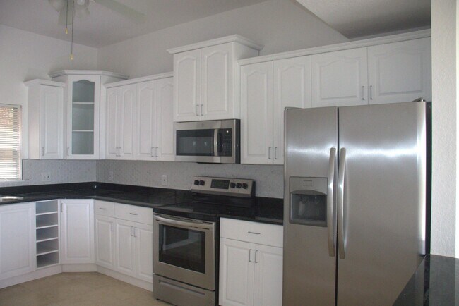 Building Photo - 1610 Presidential Way