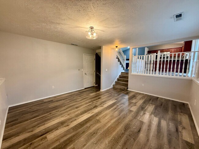 Building Photo - Stunning 3 Bed 2 Bath Eagle Ridge Home w/ Large Fenced Backyard and Raised Deck!