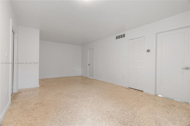 Building Photo - 421 SW 9th St