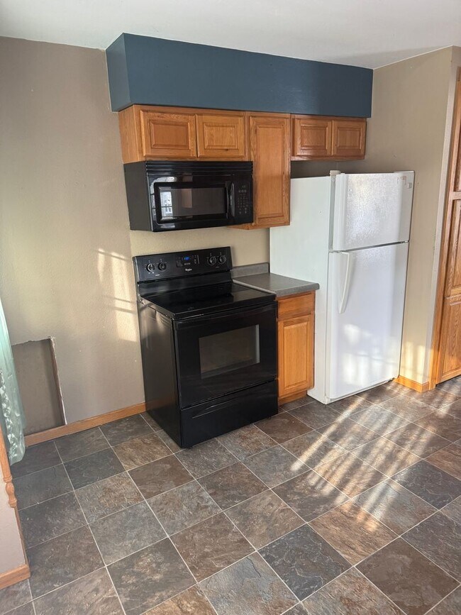 Building Photo - 2 bed 1 bath house