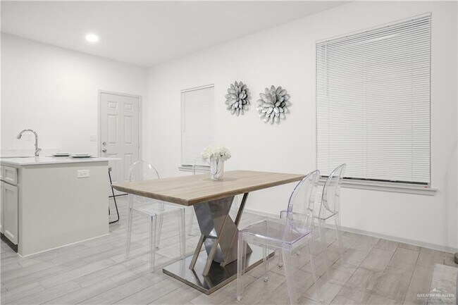 Building Photo - 25 Shavano Dr