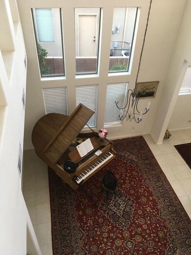 Building Photo - Beautiful