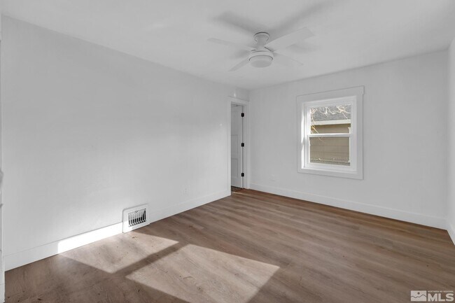 Building Photo - 402 Grand Canyon Blvd