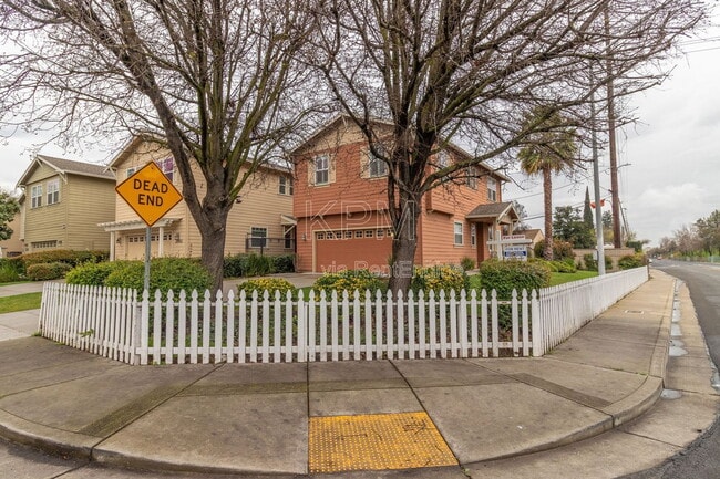 Building Photo - 2550 Plymouth Oaks Ct